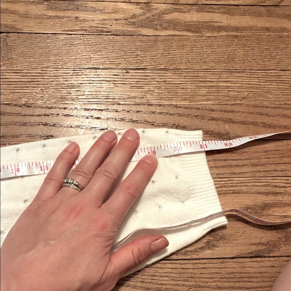 Pink Martini Elegant White V-Neck Sweater - Picture 12 of 12